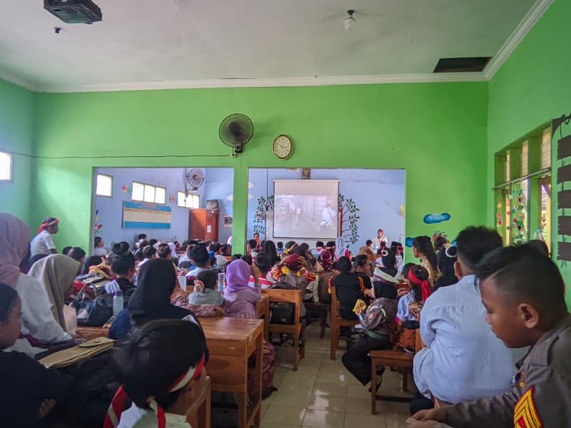 NONTON BERSAMA DALAM RANGKA MEMPERINGATI HARI PAHLAWAN